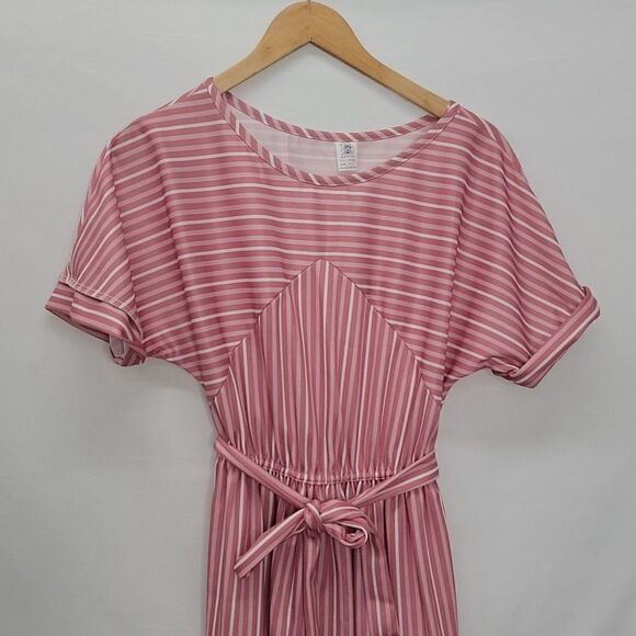 𝅺VINTAGE Unbranded Pink and White Stripe feels of a candy Striper - Picture 16 of 16